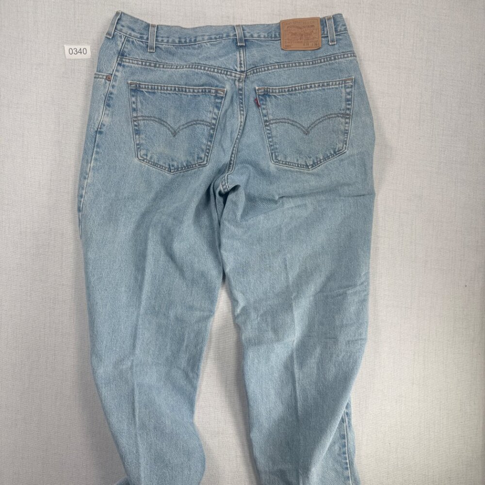 Vintage Levi's 560 Loose Fit Tapered Leg Jeans Light Wash Cotton Denim W38xL36 - Picture 4 of 11